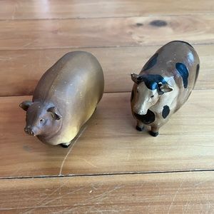 Mini cow and pig figurine